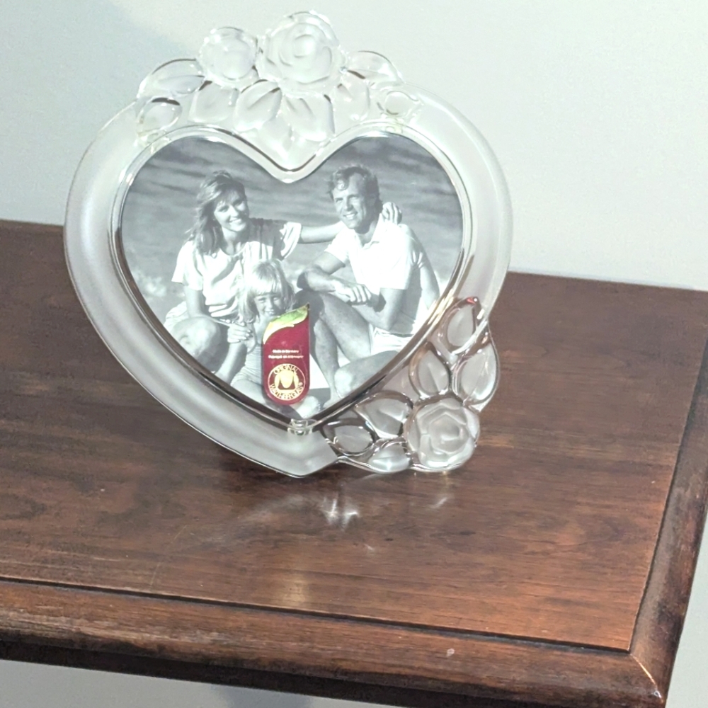 Walther Glas. Made In Germany.Heart-Shaped Glass Photo Frame. Etched. Roses. EUC